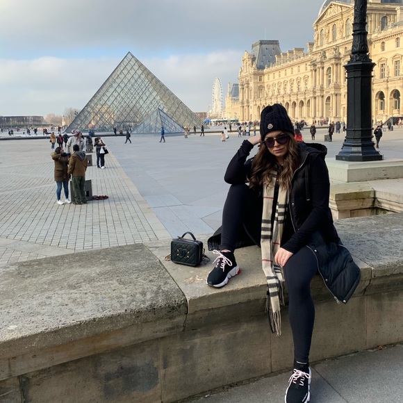 Meet your Posher, Ash - Picture 1 of 6